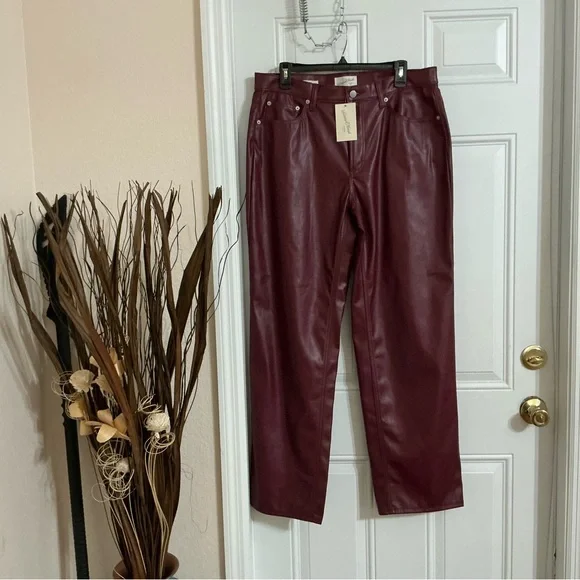 Universal Thread Women’s Burgundy Mid-Rise Faux Leather Baggy Pants Size 12R - Picture 4 of 9